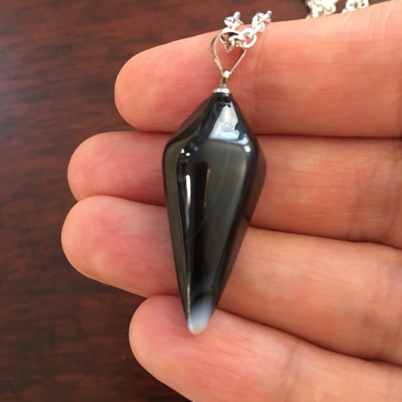 White tipped black onyx pendant and chain - Picture 1 of 2